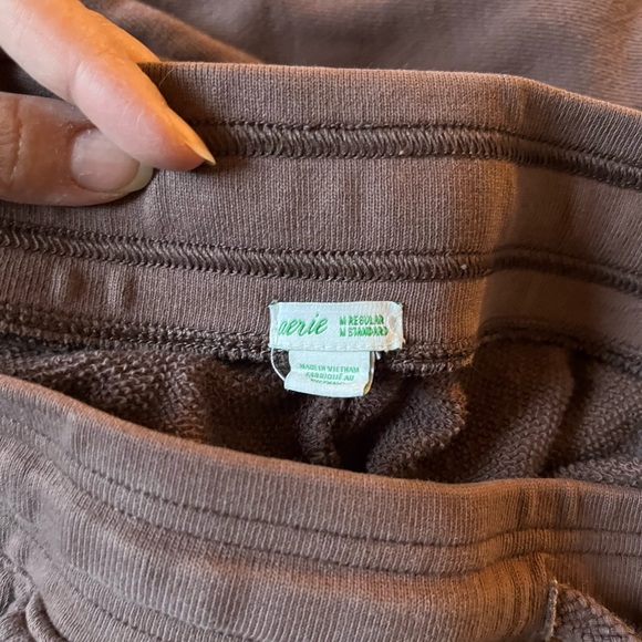 Aerie set in brown - Picture 3 of 3